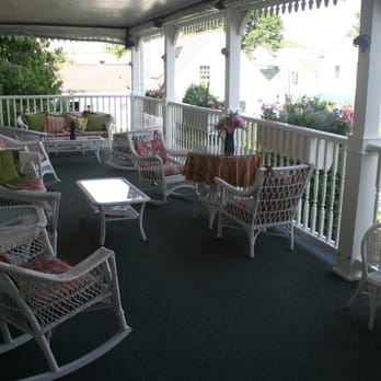 Metivier Inn - the lovely porch of the Metivier Inn - Hotels Near Me - Mackinac Island, Michigan Metivier Inn - the lovely porch of the Metivier Inn - Hotels Near Me - Mackinac Island, Michigan