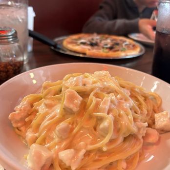 Giorgio's Pizzeria - Chicken Alfredo - Pizza Near Me - San Francisco, California Giorgio's Pizzeria - Chicken Alfredo - Pizza Near Me - San Francisco, California