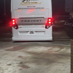 Jefferson Tours and Charters - Driver was stuck at a convenient market. We're were stuck in Franklin, TN for 3 hours.