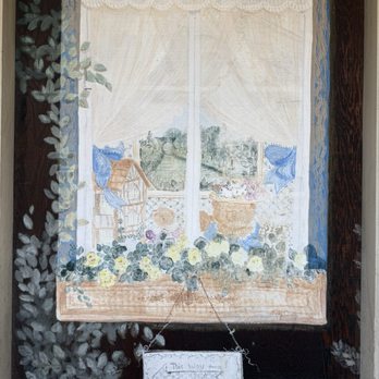 Susan's Store Room - Exterior wall fresco with an arrow pointing to the entry door - Toy Stores Near Me - San Anselmo, California Susan's Store Room - Exterior wall fresco with an arrow pointing to the entry door - Toy Stores Near Me - San Anselmo, California