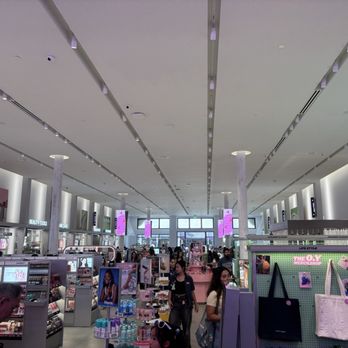 OLIVE YOUNG - At the check out area, looking back towards the front of the store! It's big. - Cosmetics & Beauty Supply Near Me - Pasadena, California
