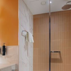 Guest room bath