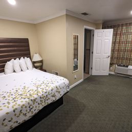 #119 room, Queen, entry faces public street, bed faces entry #119 room, Queen, entry faces public street, bed faces entry