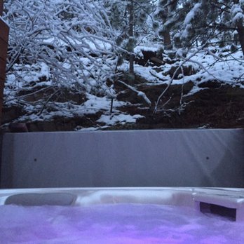 Rustic River Cabins - The hot tub - Hotels Near Me - Drake, Colorado Rustic River Cabins - The hot tub - Hotels Near Me - Drake, Colorado