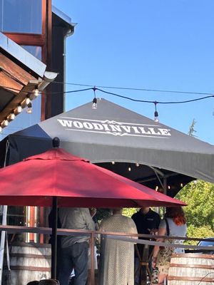 Hollywood Tavern by null