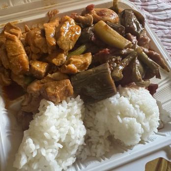 Mama Lucy's Kitchen - Pork pea's n Pinakbet.Good stuff!! - Filipino Near Me - Lihue, Hawaii