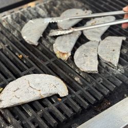 Quesadilla de huitlacoche y flor de calabaza