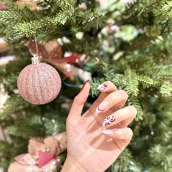 Vi Nails