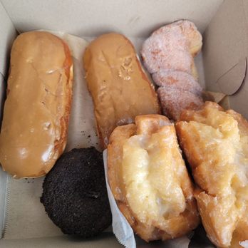 M & M Donuts - 2 Maple Bars, 1 Oreo, 2 buttermilk bars, and a sugar twist. So soft - Donuts Near Me - Anaheim, California M & M Donuts - 2 Maple Bars, 1 Oreo, 2 buttermilk bars, and a sugar twist. So soft - Donuts Near Me - Anaheim, California