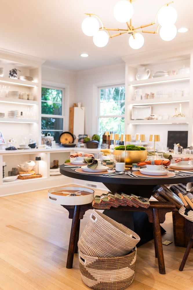 HOME FOR ENTERTAINING Updated September 2024 119 W Park St, Cary