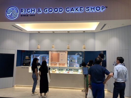 Rich & Good Cake Shop (Jewel Changi Airport) by null