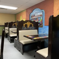 Los Arcos - Booth seating