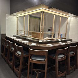 Utzutzu - Seating for 8