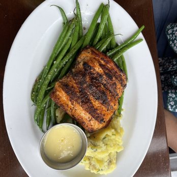 Lagarde American Eatery - Salmon with mashed potatoes and asparagus ! It was very very fresh - New American Near Me - Chamblee, Georgia