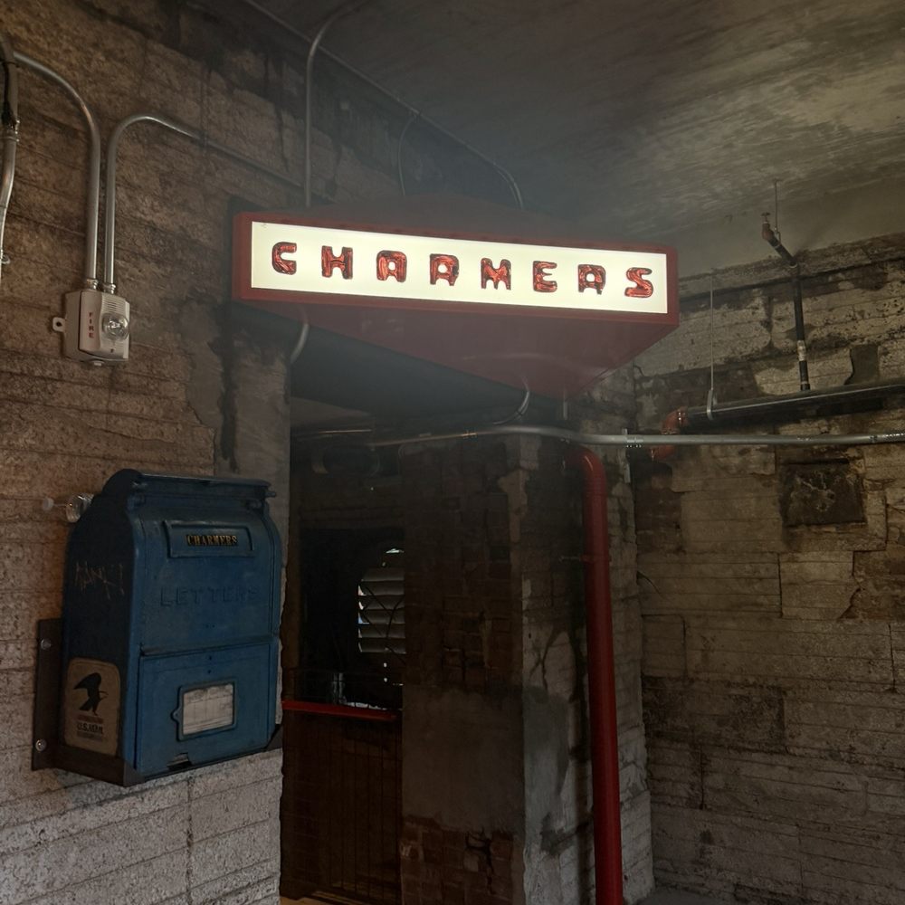 Charmers - Entrance - Bars Near Me - Nashville, Tennessee