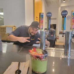 Earthbar - Chris at the Smoothy bar
