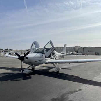 Clipper Aviation - SR20 G6 - Flight Instruction Near Me - Van Nuys, California Clipper Aviation - SR20 G6 - Flight Instruction Near Me - Van Nuys, California