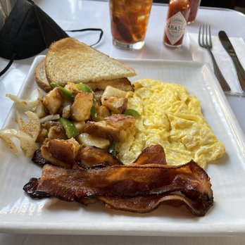 Roxanne Cafe - Eggs and bacon bfast - Italian Near Me - San Francisco, California Roxanne Cafe - Eggs and bacon bfast - Italian Near Me - San Francisco, California