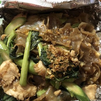 Thai House - Pad si ew with chicken - Thai Near Me - Las Vegas, Nevada