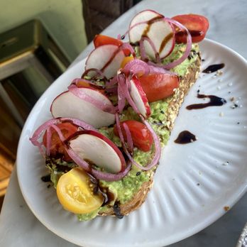 Café Etoile - Avo toast perfect and pretty - French Near Me - Berkeley, California Café Etoile - Avo toast perfect and pretty - French Near Me - Berkeley, California