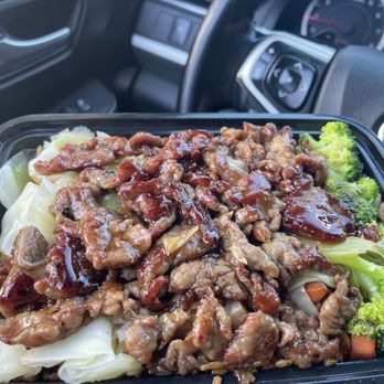 Sunny Hibachi - Beef combination: hibachi beef over fried rice, broccoli and cabbage - Japanese Near Me - Jersey City, New Jersey Sunny Hibachi - Beef combination: hibachi beef over fried rice, broccoli and cabbage - Japanese Near Me - Jersey City, New Jersey