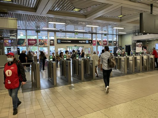 WELLESLEY SUBWAY STATION Updated March 2025 22 Photos & 12 Reviews