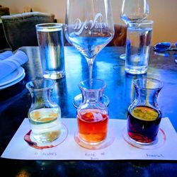 DA Vines Vineyard Wines & Bistro