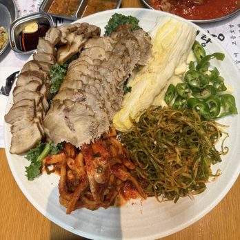 Gahwa Korean Restaurant - 19. Samgyub Bossam / 삼겹보쌈 - Korean Near Me - Flushing, New York