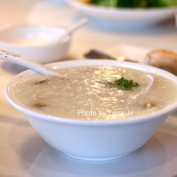 Dim Sum House - C5. Pork W. Preserved Egg Congee 皮蛋瘦肉粥 ($8.95)