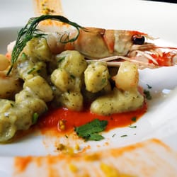 Entropia - GNOCCHETTI ALLE ORTICHE CON SCAMPI, LARDO DI PATA NEGRA E VELLUTATA DI POMODORO ALL'ANETO