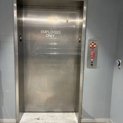 H&M - Employee Only ThyssenKrupp Aurora elevator, H&M Northlake Mall (Charlotte)