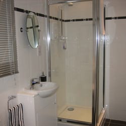 Caprice Guest House - recently refurbished bathroom