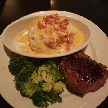 LongHorn Steakhouse - 6oz steak, broccoli and lobster loaded mashed potatoes. YUM!!! - Steakhouses Near Me - Heath, Ohio
