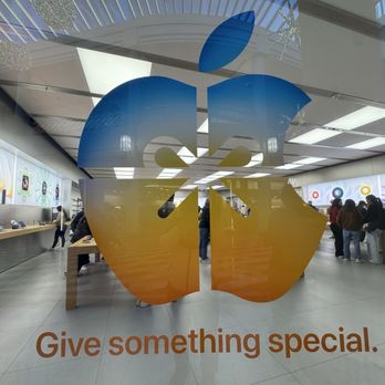 Apple Stonestown - Computers Near Me - San Francisco, California