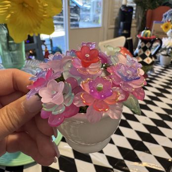 The Rabbit Hole Trading - Beaded Flower workshop - Souvenir Shops Near Me - Lodi, California