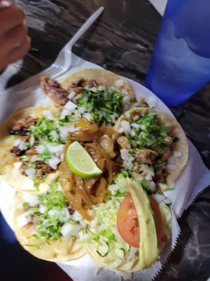 Tacos Y Mariscos El Amigo by null