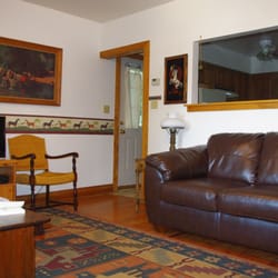 Madison Guest House - A view of the living room in the two bedroom suite.