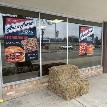 Anna's Pizza - a hay bale in front of a store - Pizza Near Me - Streator, Illinois Anna's Pizza - a hay bale in front of a store - Pizza Near Me - Streator, Illinois