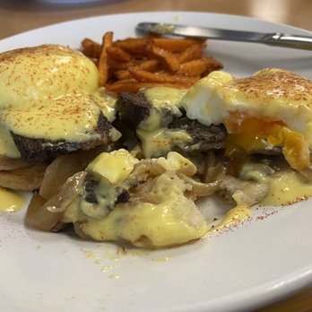 Guieb Cafe - Side view - New American Near Me - Honolulu, Hawaii
