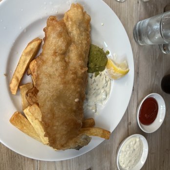 Ffiona's Restaurant - Delicious fish and chips - British Near Me - London, XGL Ffiona's Restaurant - Delicious fish and chips - British Near Me - London, XGL