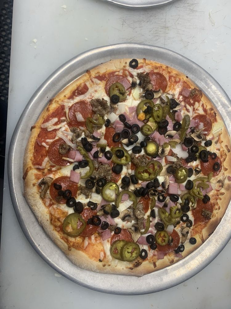 Schoonis Italian American Restaurant Image