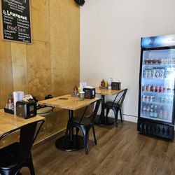 Pho 22 - Dining table