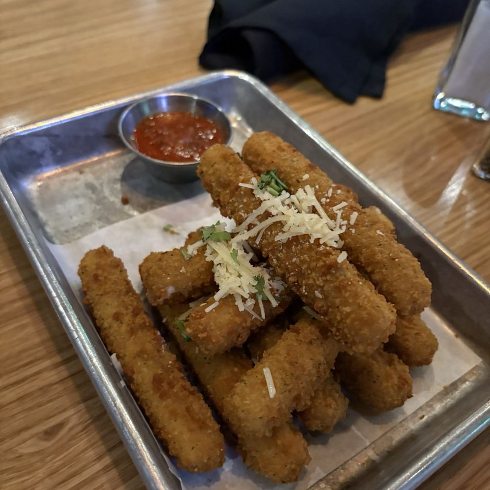 BJ's Restaurant & Brewhouse - Mozzarella Sticks - Pizza Near Me - Burbank, California