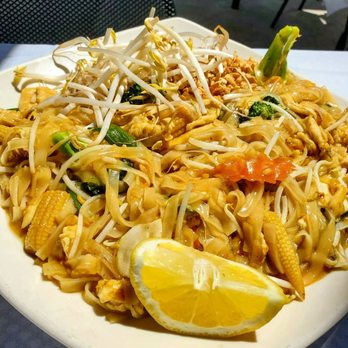 Sy Thai - Pad Thai with Chicken and Veggies - Thai Near Me - Troy, Michigan Sy Thai - Pad Thai with Chicken and Veggies - Thai Near Me - Troy, Michigan