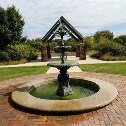 Elm Street Green Park - fountain view