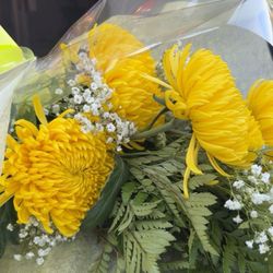 Calico Country Flowers - Yellow chrysanthemums