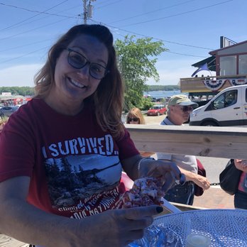 Red's Eats - Lobster roll with butter! - Seafood Near Me - Wiscasset, Maine Red's Eats - Lobster roll with butter! - Seafood Near Me - Wiscasset, Maine