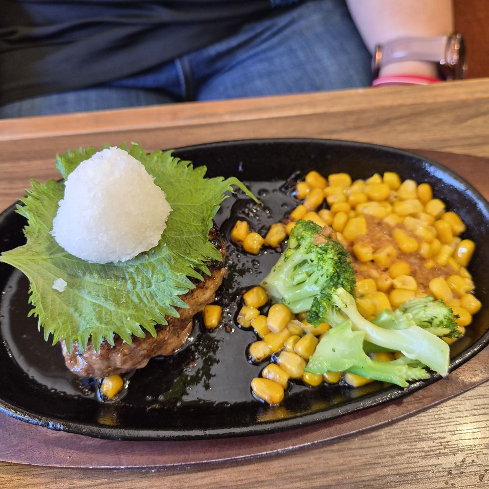 Marujuu - Hamburger steak with daikon. - Japanese Near Me - Honolulu, Hawaii Marujuu - Hamburger steak with daikon. - Japanese Near Me - Honolulu, Hawaii