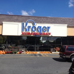 the front of a grocery store