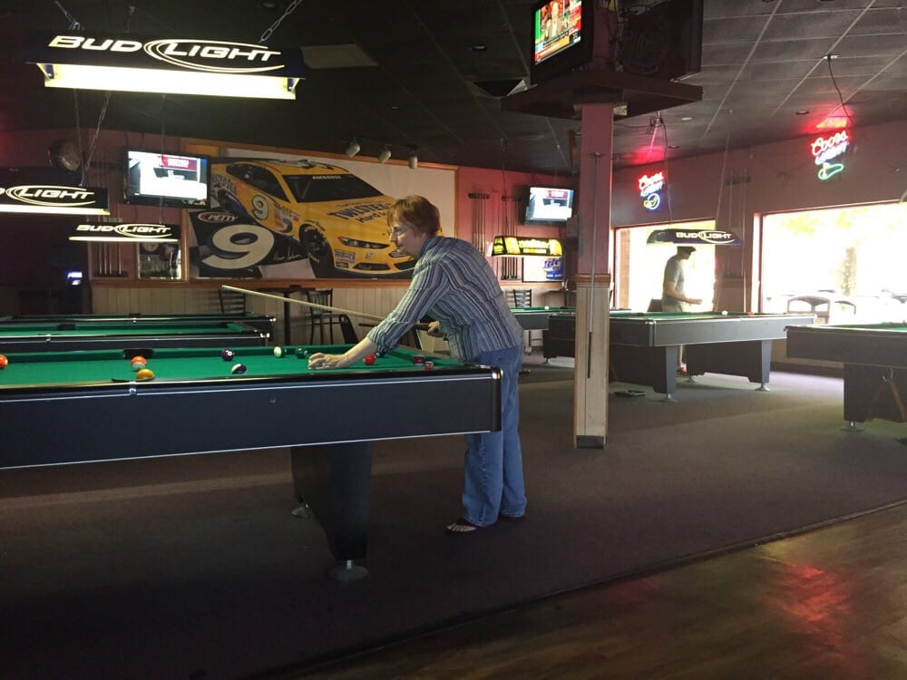 LODGE SPORTS BAR & BILLIARDS Updated July 2024 501 N Spur 63